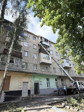 Новини Харкова: у Новобаварському районі ліквідовують наслідки атаки